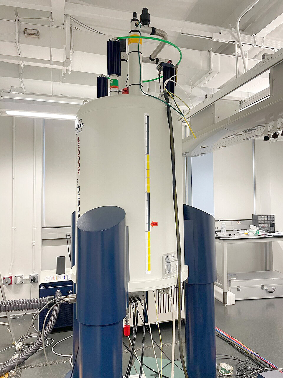 Nuclear magnetic resonance spectroscopy instrumentation