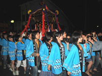 飯生神社例大祭　御神輿担ぎ