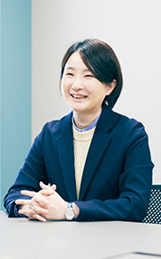 小穴 温子さん