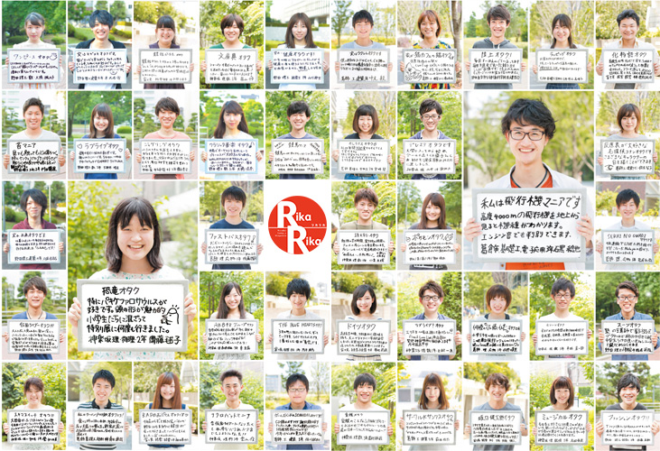 ボードを持った学生たち