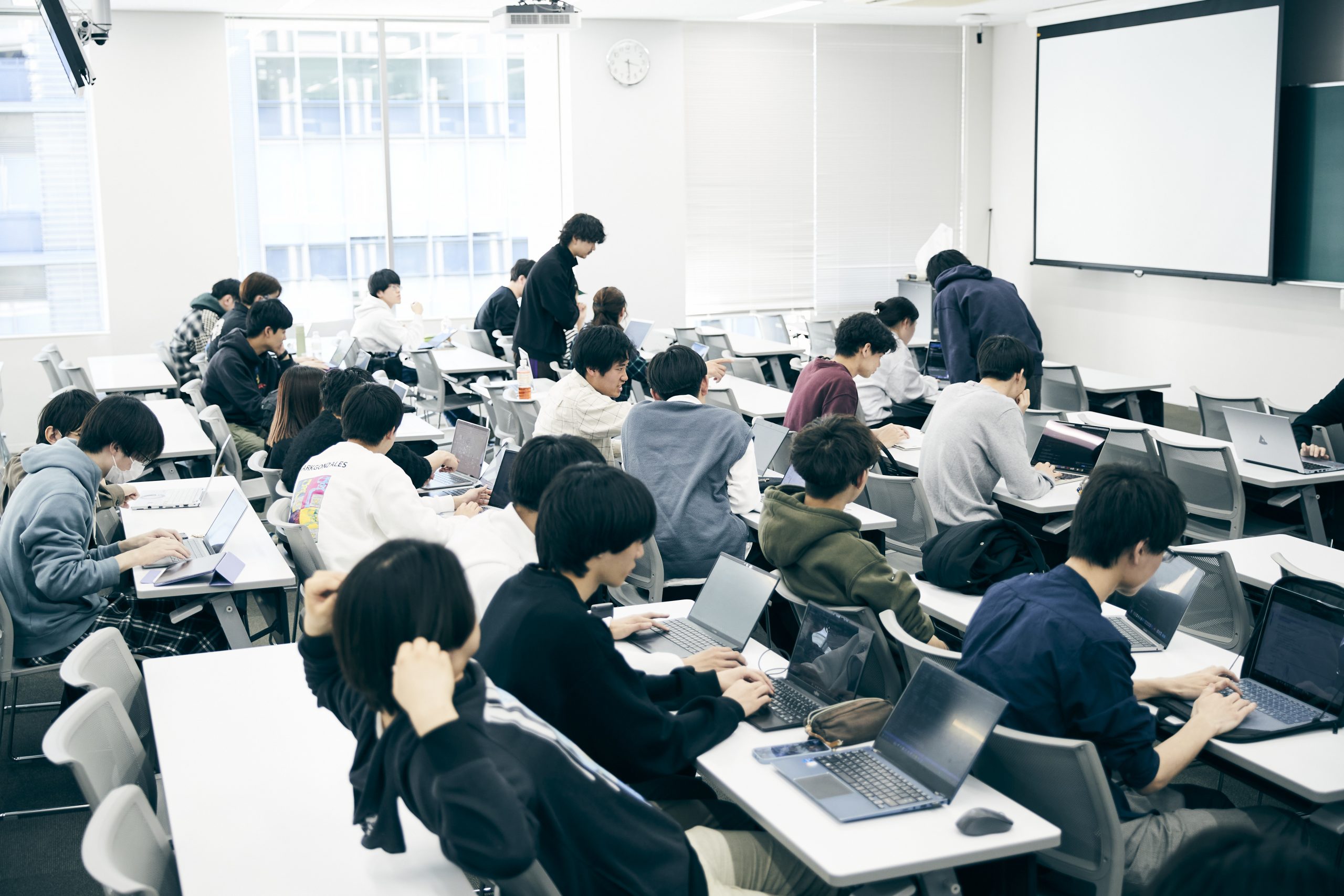 AIの進歩を支える技術分野を、実験によって実践的に習得する『情報工学実験3』。 - 東京理科大学×SDGs｜東京理科大学
