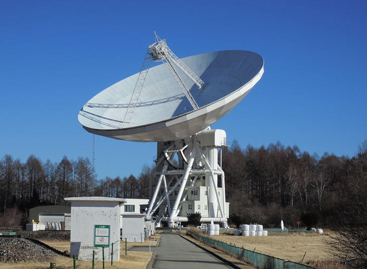 いて座方向の宇宙空間でコマのように回転している有機分子が多数見つかった！ ～宇宙空間の有機物の量や分布の解明に光～