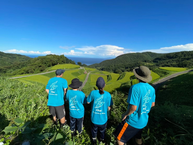 本学学生らボランティア団体の活動が『朝日新聞』- 佐渡島は先進国初の「農業遺産」、トキと共生する農法の希望と課題 - に取り上げられました。