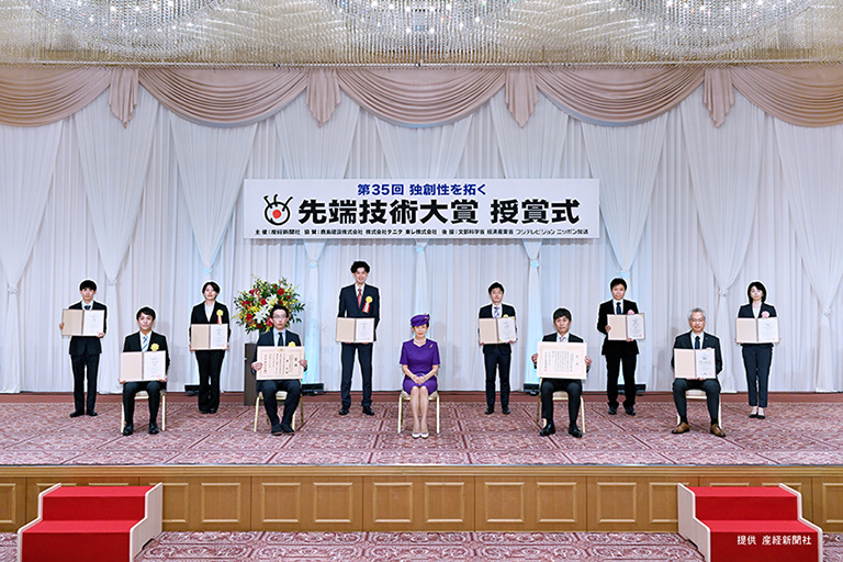 本学修了生が第35回 先端技術大賞<学生部門>の「特別賞」を受賞し、産経新聞が掲載