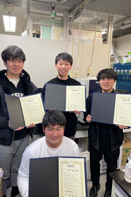 本学大学院生らが第27回シンポジウム「光触媒反応の最近の展開」において最優秀賞等を受賞
