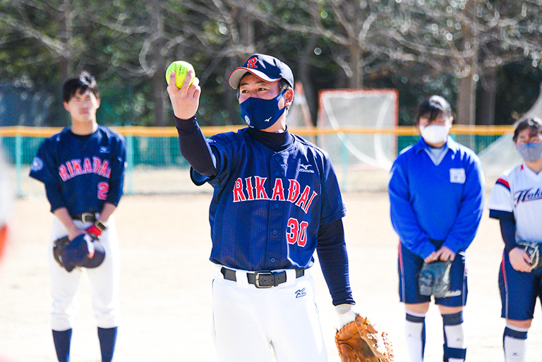 東京理科大学ソフトボールクリニックを開催(2/26・開催報告)