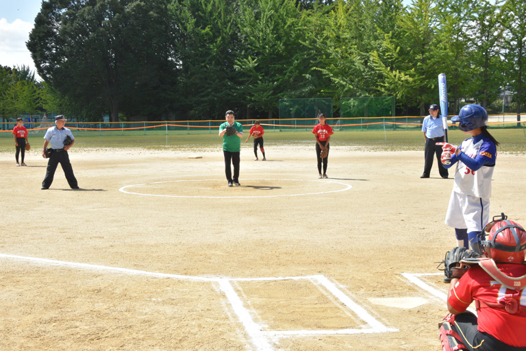 野田キャンパスグラウンドにて6人制ソフトボール大会を開催(8/6・開催報告)