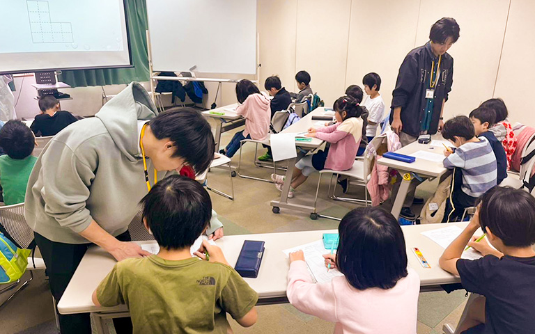 【開催報告】新宿区立中町図書館で本学学生がイベント「算数わくわくランド」を開催(11/26)