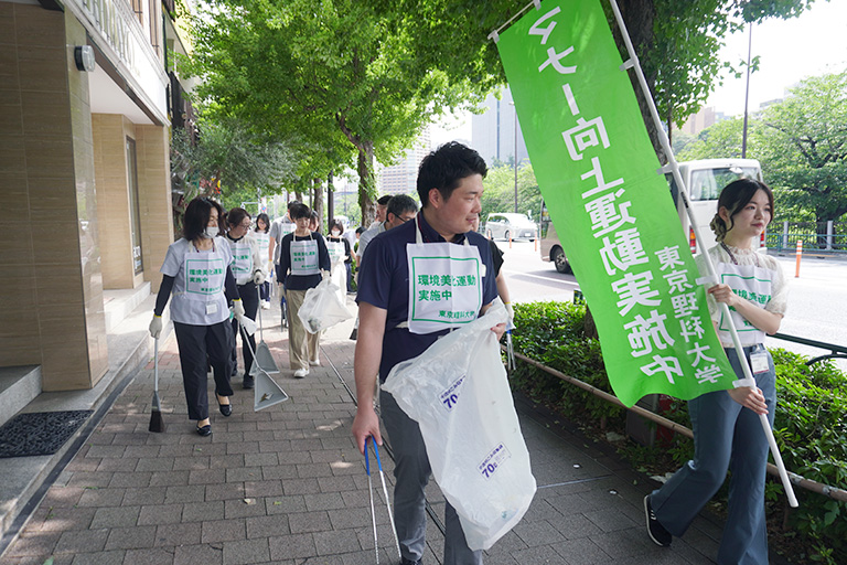 神楽坂キャンパスで 「春の地域ごみゼロ運動」を実施