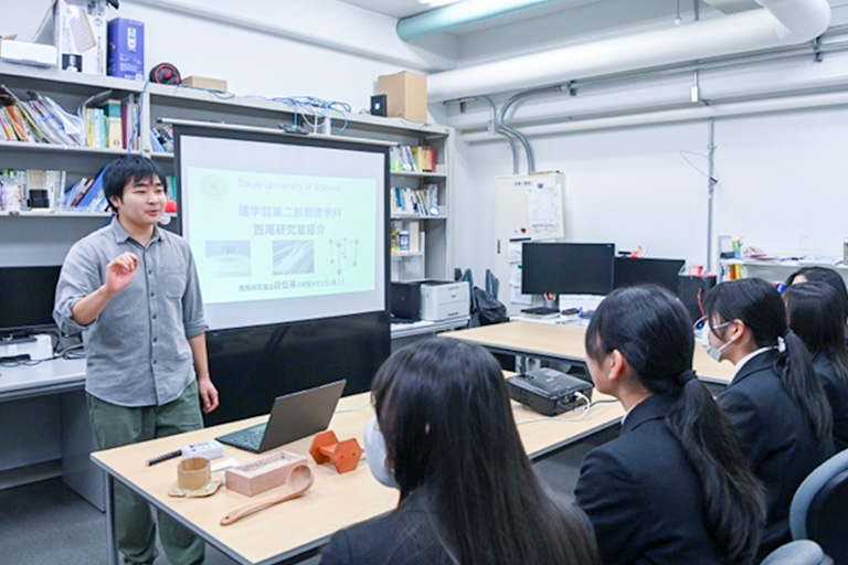 晃華学園中学校高等学校の生徒が来訪