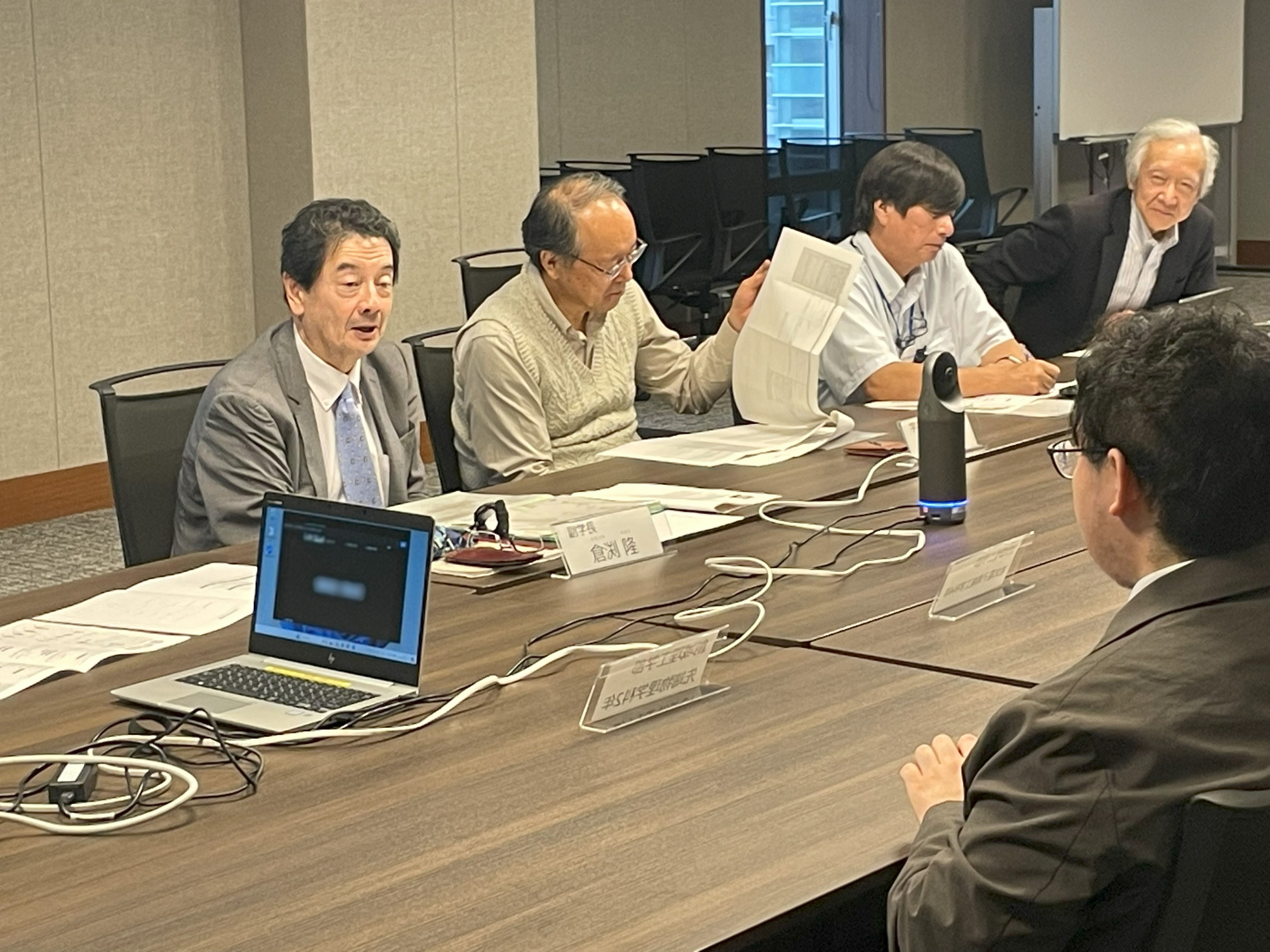 学生と学長室の先生方が意見交換会を行いました