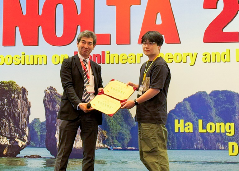 2024 International Symposium on Nonlinear Theory and Its Applicationsにおいて本学大学院生がBest Student Paper Award及びStudent Paper Awardを受賞