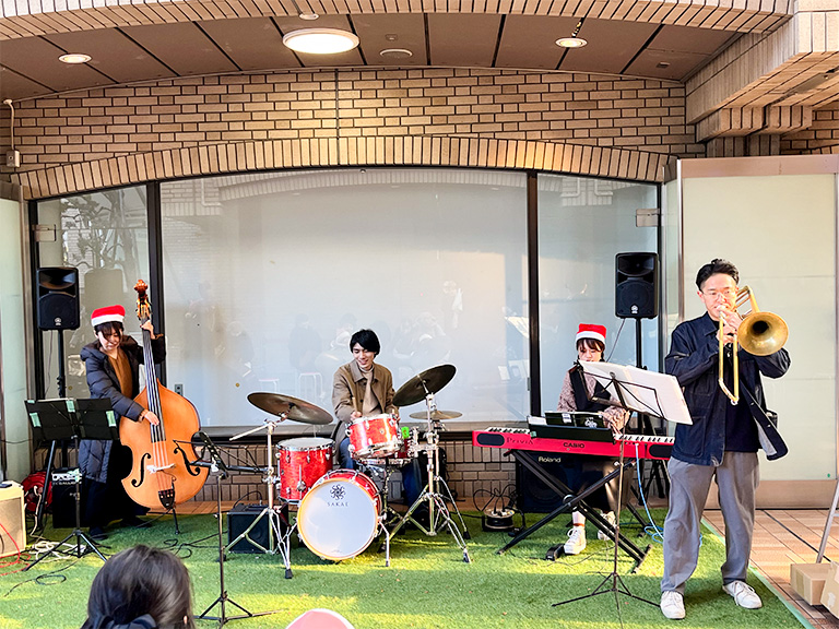 飯田橋ラムラ月例イベント「ラムラのマルシェ」に本学I部同好会モダンジャズグループが参加