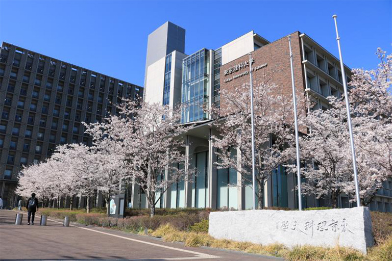東京理科大学と桃谷順天館社会連携講座「化粧品学講座」を設置
   薬学と化粧品をつなげ次世代を担う人材育成目指す