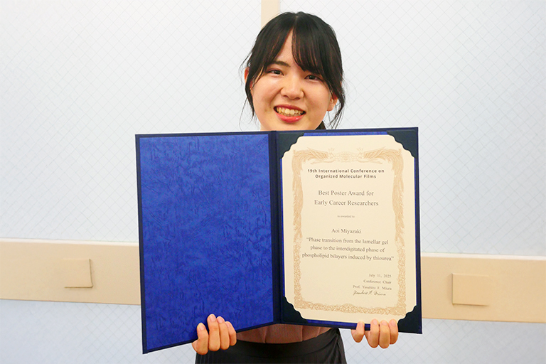 19th International Conference on Organized Molecular Filmsにおいて本学大学院生がBest Poster Award for Early Career Researchersを受賞