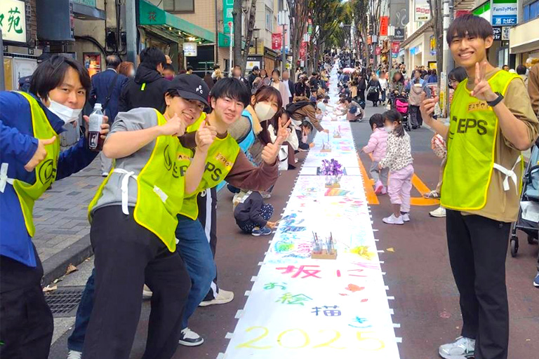 神楽坂まち飛びフェスタに本学神楽坂地区理大祭実行委員会の学生らが参加