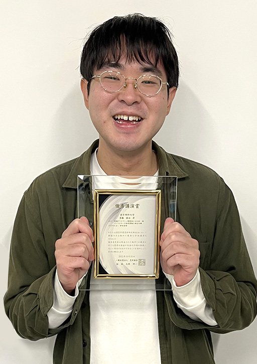 2025年度色材研究発表会において本学大学院生らが優秀講演賞、優秀ポスター賞を受賞