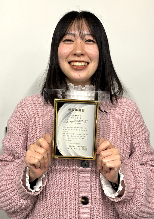 2025年度色材研究発表会において本学大学院生らが優秀講演賞、優秀ポスター賞を受賞