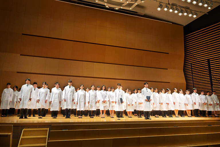 【開催報告】2025年度ホワイトコートセレモニー（白衣授与式）（1/31）