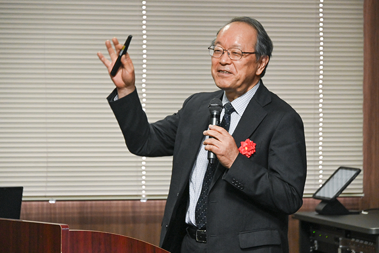 石川　正俊　学長