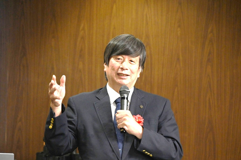 井手本　康　副学長