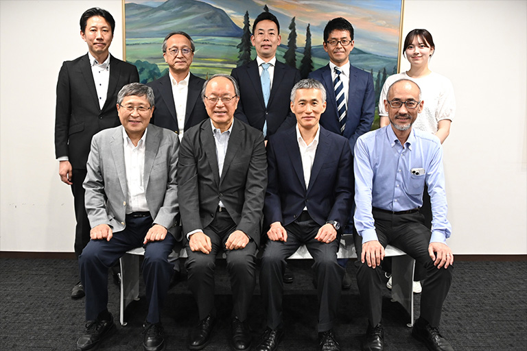 新エネルギー・産業技術総合開発機構（NEDO）横島副理事長一行が本学を表敬訪問、今後の学術・研究交流の発展に向けて懇談