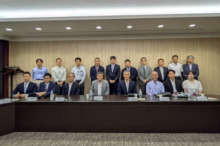 新エネルギー・産業技術総合開発機構（NEDO）横島副理事長一行が本学を表敬訪問、今後の学術・研究交流の発展に向けて懇談