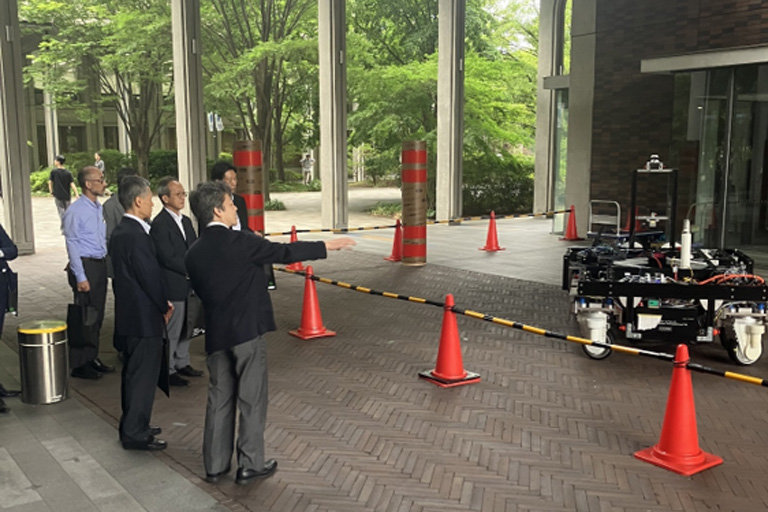 新エネルギー・産業技術総合開発機構（NEDO）横島副理事長一行が本学を表敬訪問、今後の学術・研究交流の発展に向けて懇談
