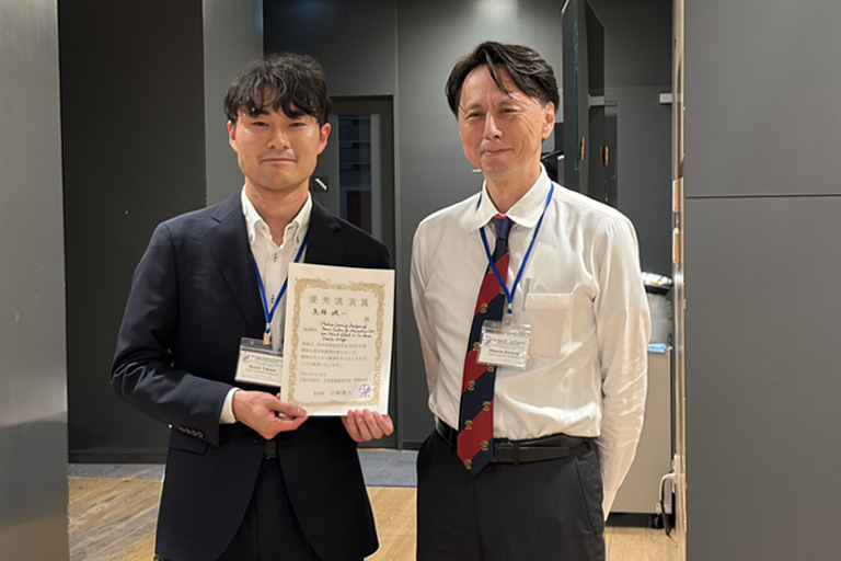 左から：髙瀨さん、小嗣教授