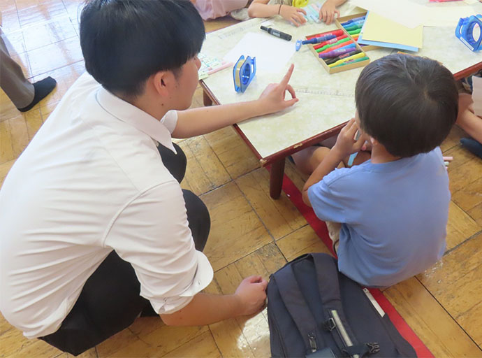 【開催報告】新宿区立中町図書館で本学学生がイベント「サイエンスわくわくランド　音のヒミツを探ろう！〜ストロー笛実験教室〜」を開催(8/2)