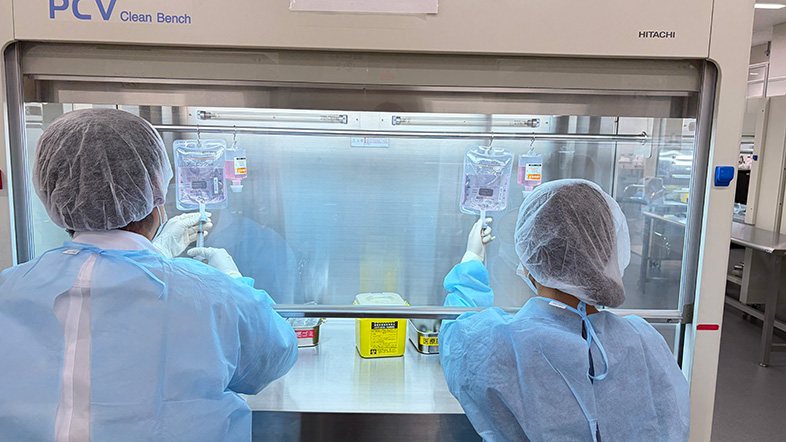 葛飾区内の現役薬剤師向け研修プログラム「無菌調製技能習得研修会」
