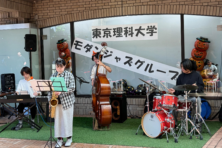 飯田橋ラムラ月例イベント「ラムラのマルシェ」に本学I部同好会モダンジャズグループが参加