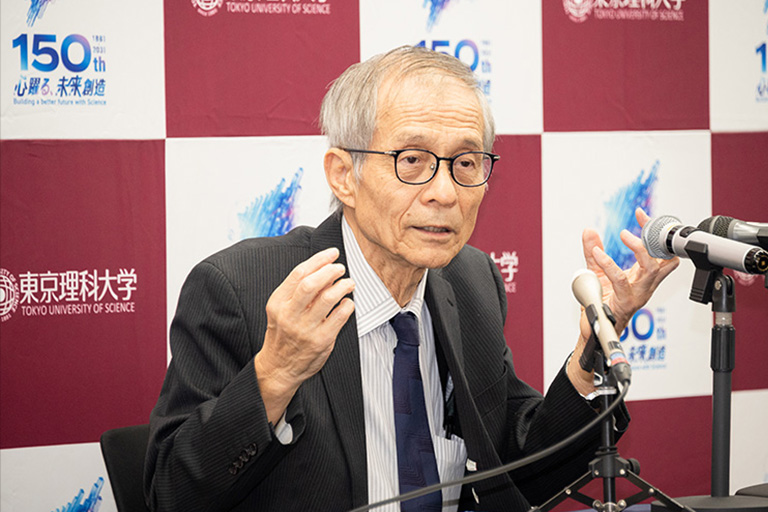 硤合憲三栄誉教授が文化勲章を受章